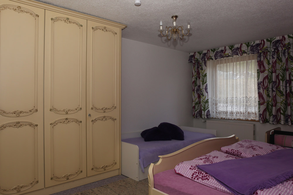 Schrank mit Zusatzbett Vielchen Zimmer